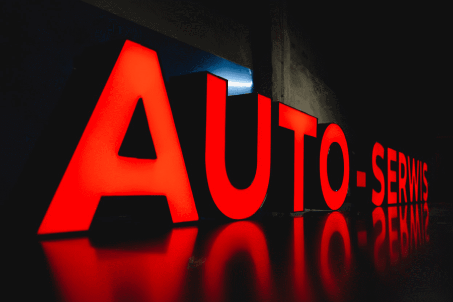 Czyszczenie liter 3D LED – konserwacja i pielęgnacja reklam świetlnych