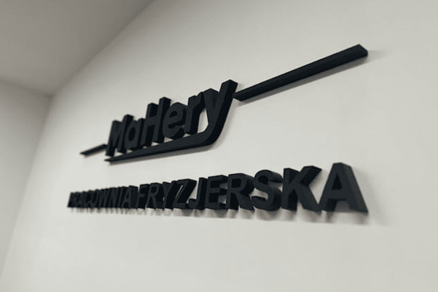 Czarny napis przestrzenny na ścianę