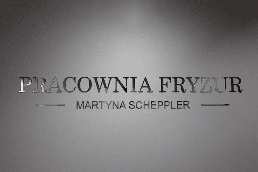 Srebrne logo z plexi lustrzane na zamówienie